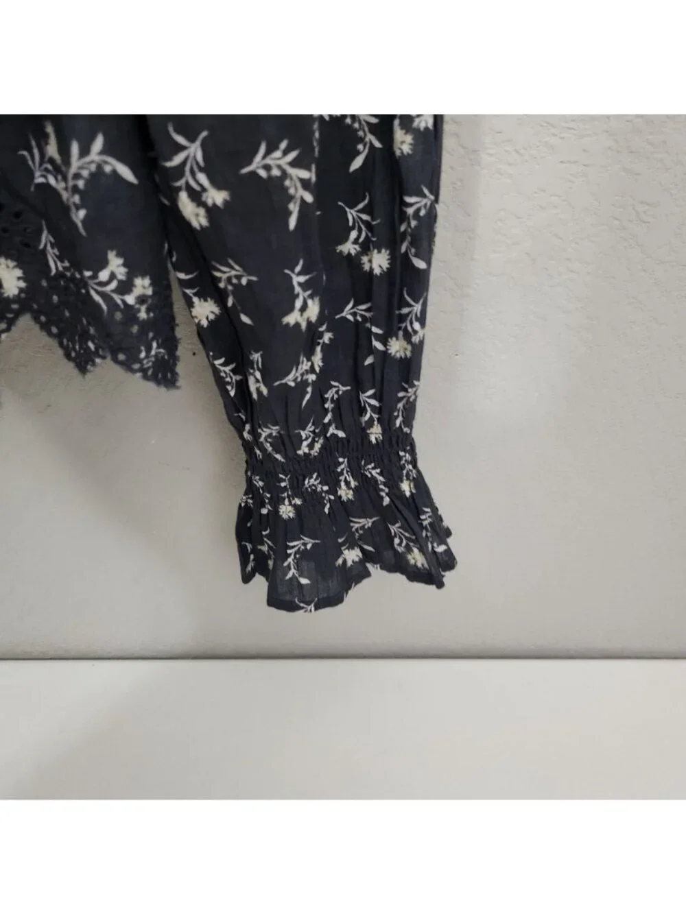 American Eagle Floral Smocked Long Sleeve Blouse Black & White M Lightweight